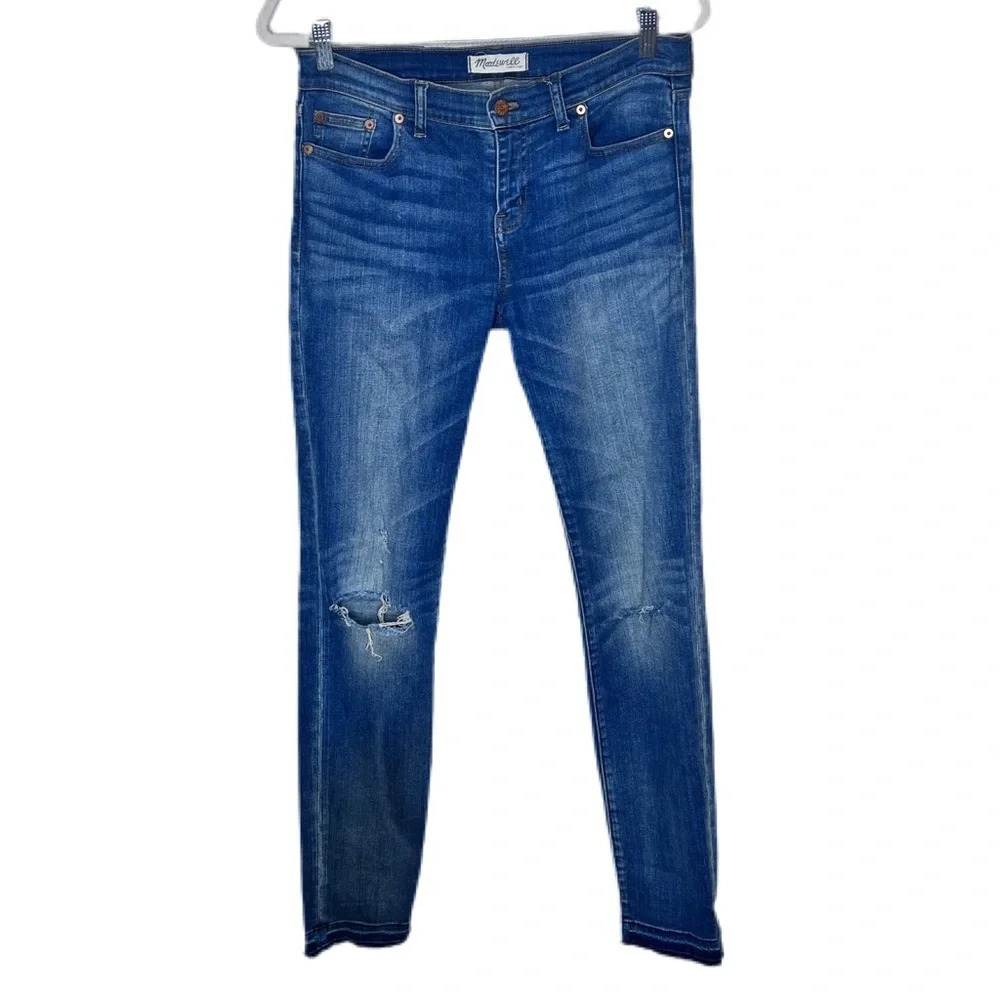 Madewell The Alley Straight Jeans 28.  8-8.5 Rise. Frayed bottoms.Distress knees